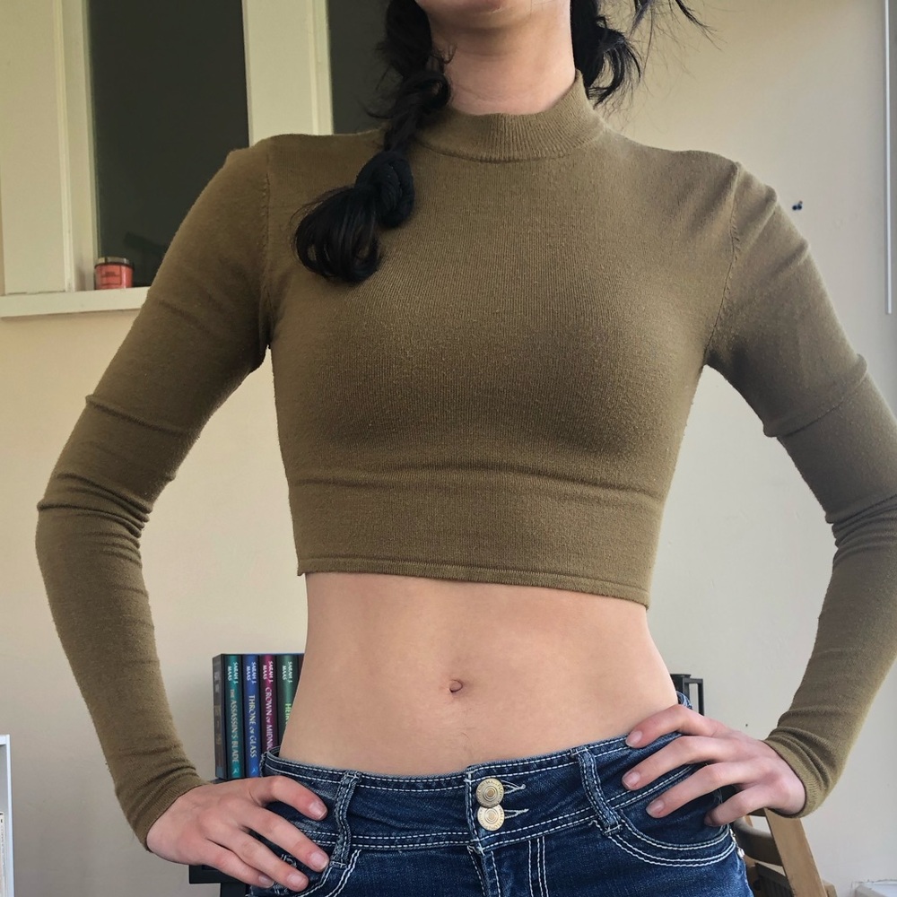 Green long sleeve open back shirt